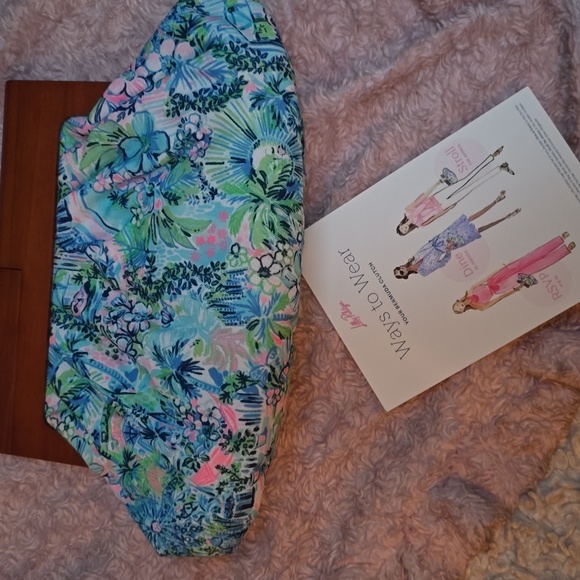 Lilly Pulitzer Bermuda Bag - Picture 2 of 3